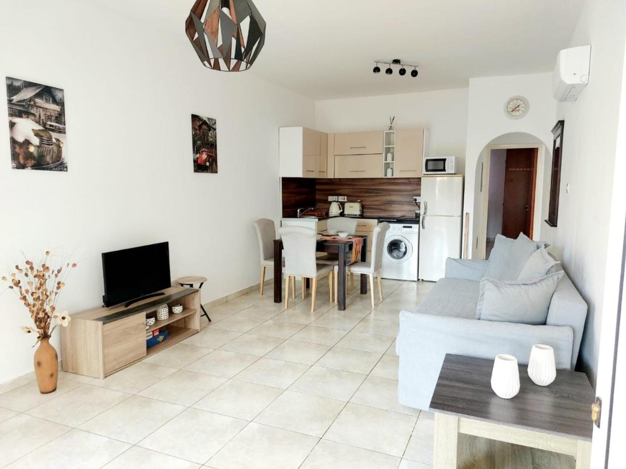 Joanne'S Cosy 1 Bdrm Apt Пафос Екстериор снимка