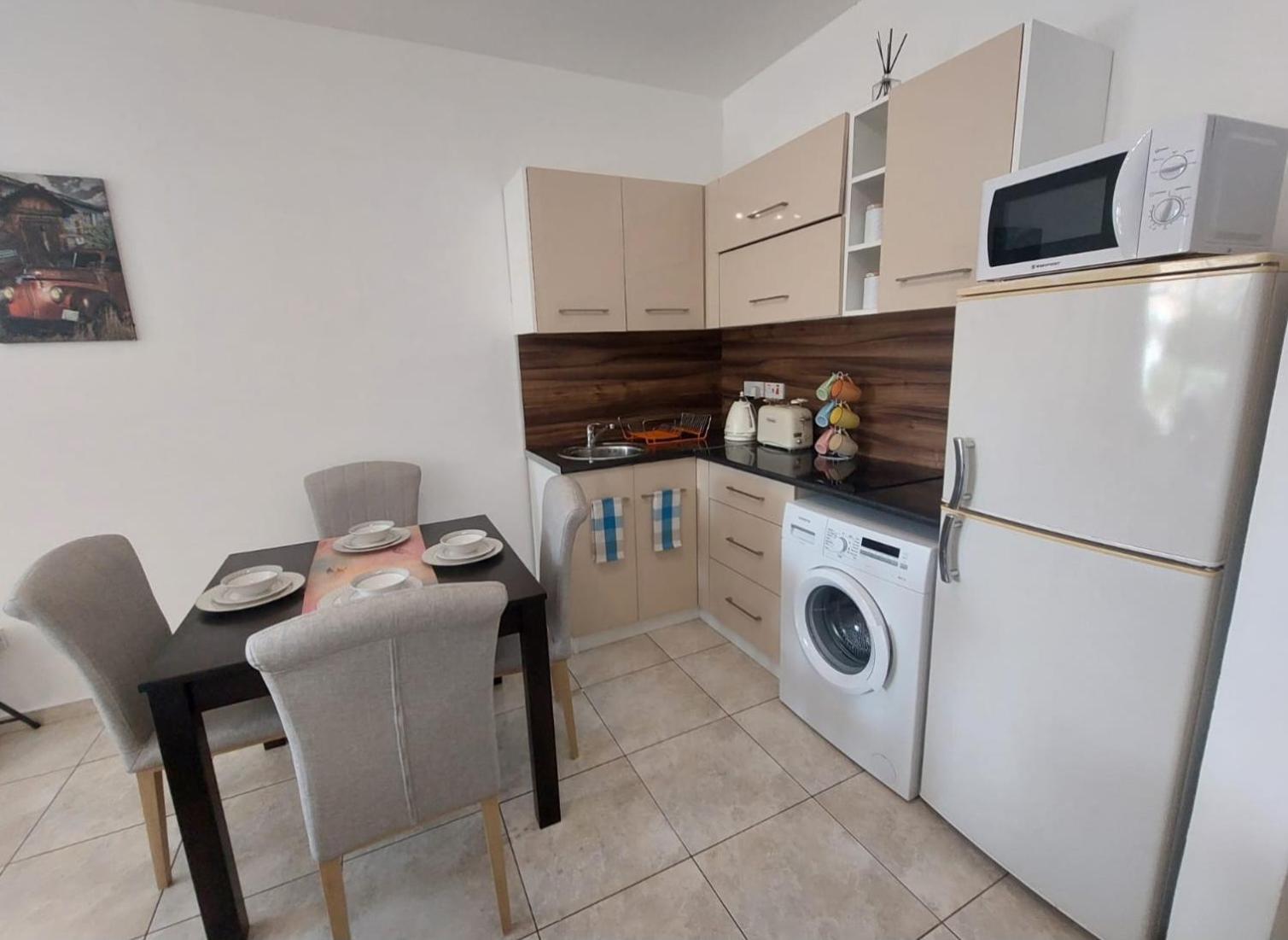 Joanne'S Cosy 1 Bdrm Apt Пафос Екстериор снимка