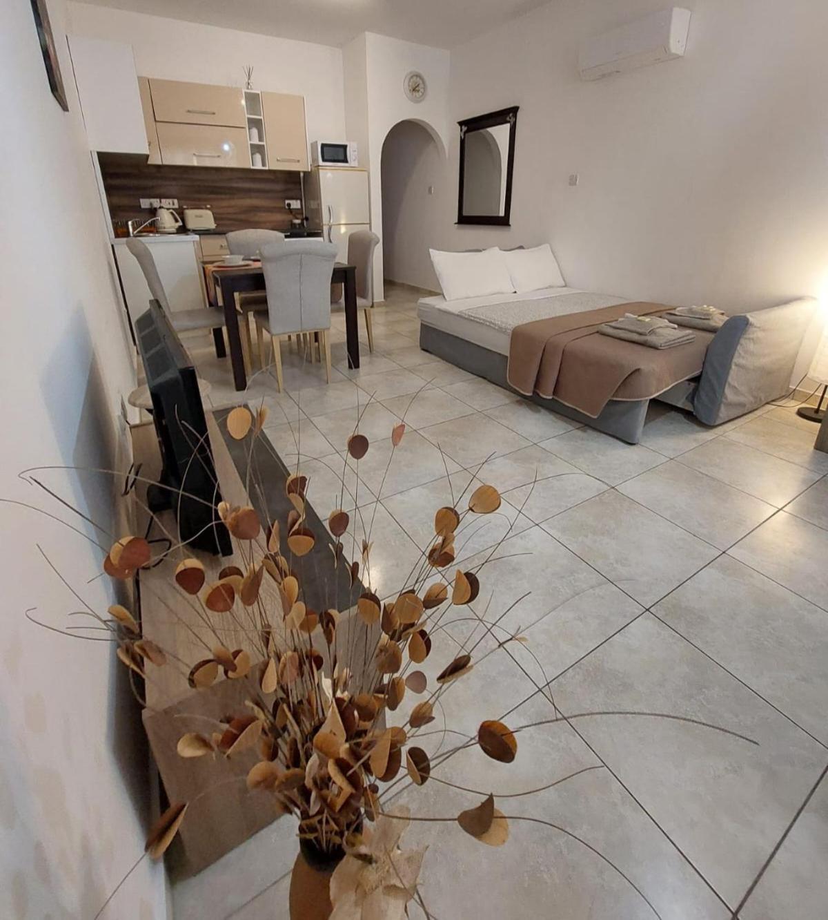 Joanne'S Cosy 1 Bdrm Apt Пафос Екстериор снимка