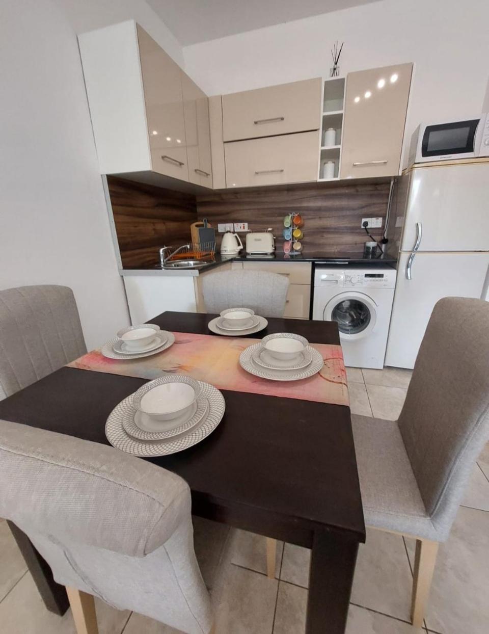Joanne'S Cosy 1 Bdrm Apt Пафос Екстериор снимка
