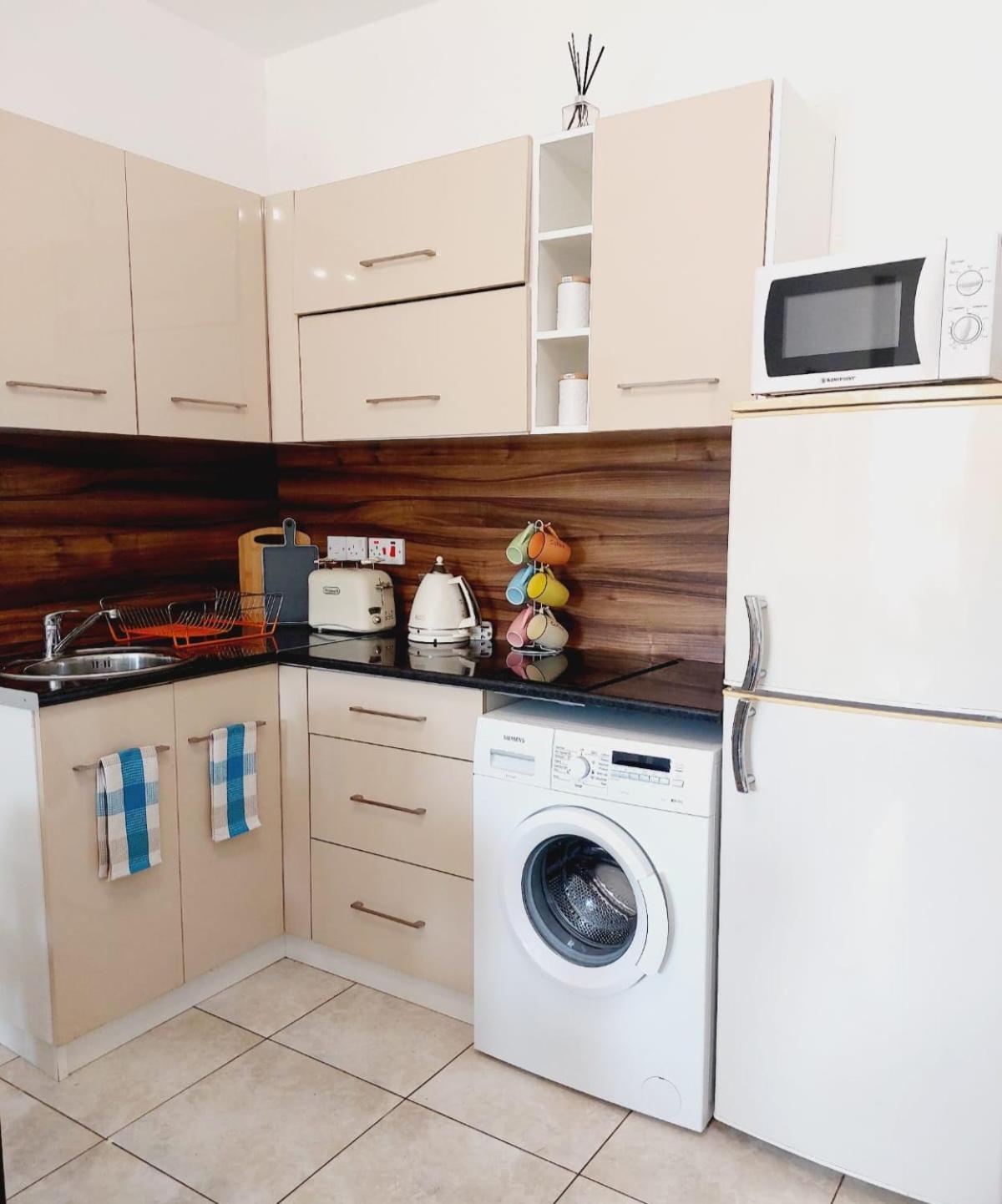 Joanne'S Cosy 1 Bdrm Apt Пафос Екстериор снимка