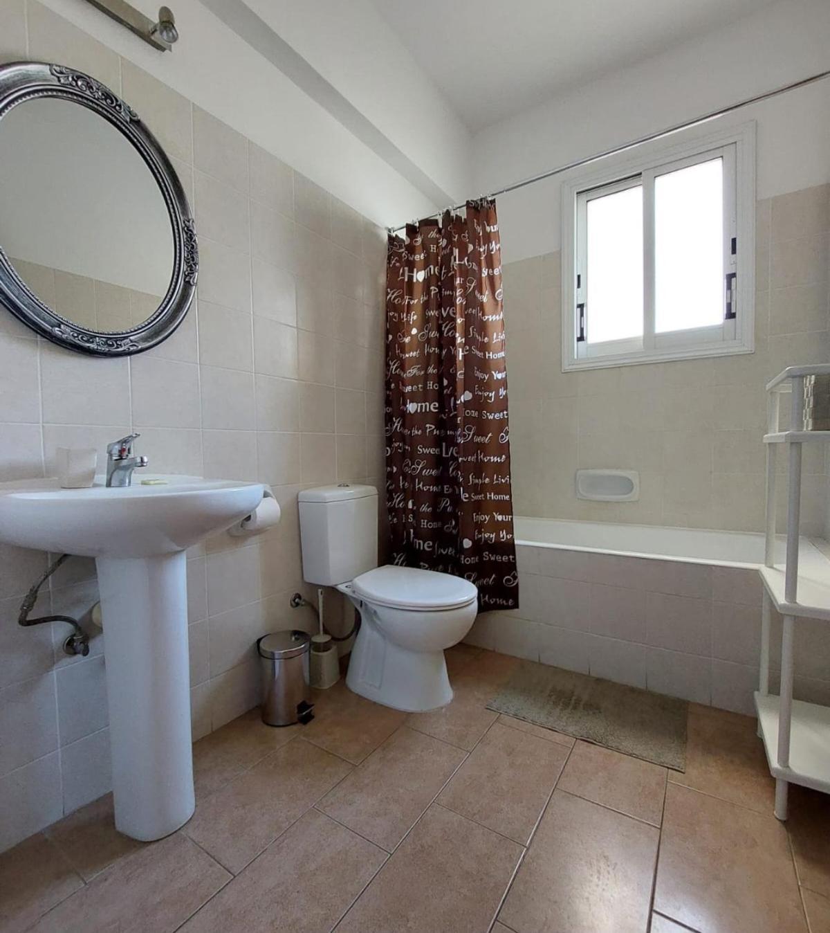 Joanne'S Cosy 1 Bdrm Apt Пафос Екстериор снимка